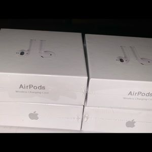 AirPods (2nd generation) w/ wireless charging case